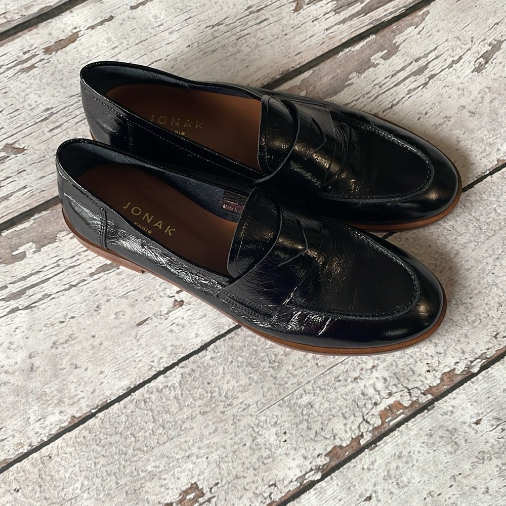 Jonak Paris Thelma Round Toed Patent Leather Loafer - Sz FR39/US7.5